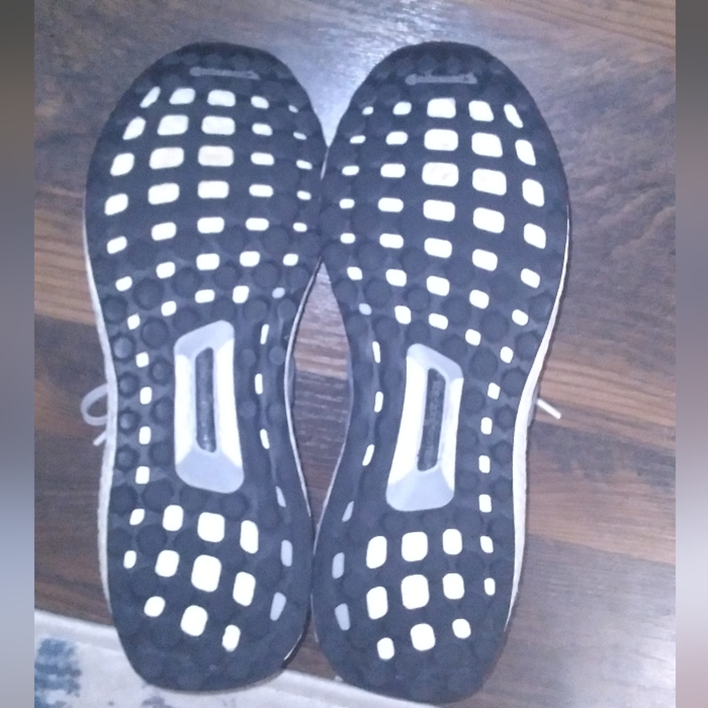 Adidas Ultraboost 4.0 Grey - Size 10W/8.5M - Picture 4 of 6